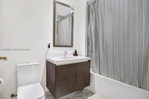 Condo in Miami, Florida, 1 bedroom  № 1380310 - photo 9