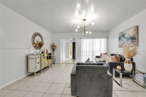 Villa ou maison à vendre à Miramar, Floride: 4 chambres, 202.43 m2 № 1380399 - photo 23