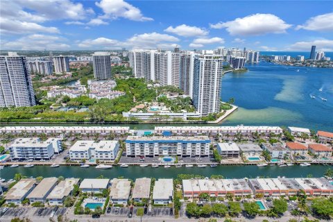 Condo in North Miami Beach, Florida, 1 bedroom  № 1380308 - photo 25