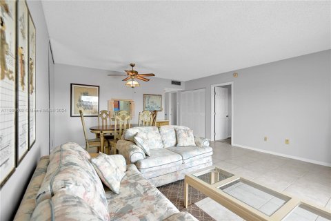 Copropriété à vendre à North Miami Beach, Floride: 1 chambre, 76.74 m2 № 1380308 - photo 6