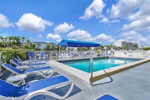 Condo in North Miami Beach, Florida, 1 bedroom  № 1380308 - photo 24