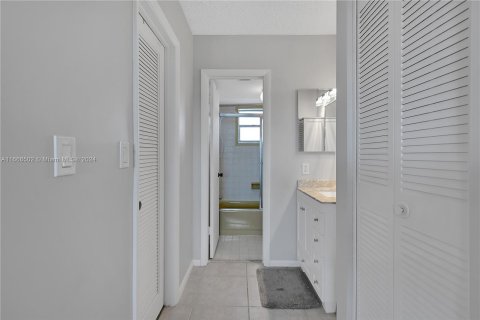 Copropriété à vendre à North Miami Beach, Floride: 1 chambre, 76.74 m2 № 1380308 - photo 19