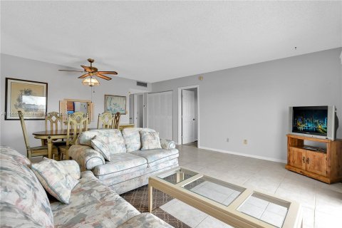 Condominio en venta en North Miami Beach, Florida, 1 dormitorio, 76.74 m2 № 1380308 - foto 7