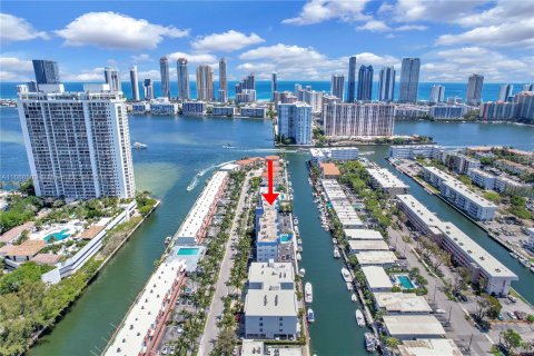 Condominio en venta en North Miami Beach, Florida, 1 dormitorio, 76.74 m2 № 1380308 - foto 2