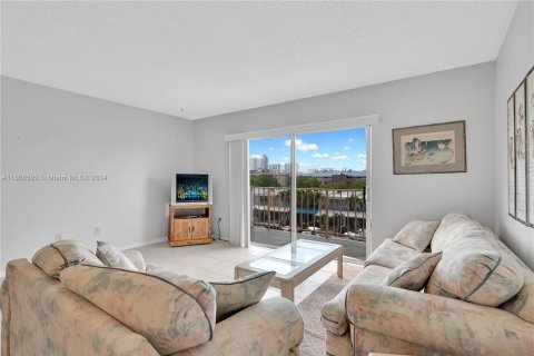 Copropriété à vendre à North Miami Beach, Floride: 1 chambre, 76.74 m2 № 1380308 - photo 5