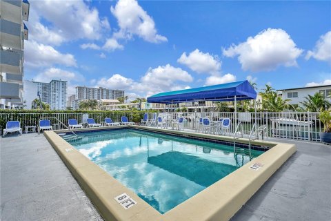 Copropriété à vendre à North Miami Beach, Floride: 1 chambre, 76.74 m2 № 1380308 - photo 23