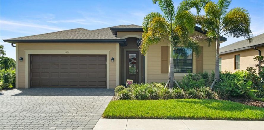 House in Port Charlotte, Florida 4 bedrooms, 188.31 sq.m. № 1300354