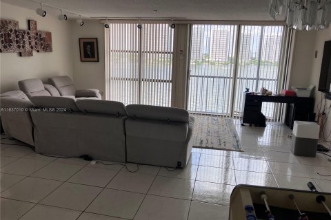 Condo in Sunny Isles Beach, Florida, 2 bedrooms  № 1306471 - photo 5