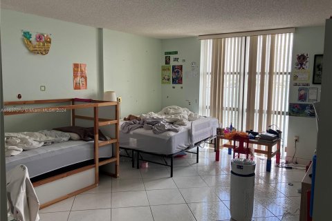 Condo in Sunny Isles Beach, Florida, 2 bedrooms  № 1306471 - photo 11