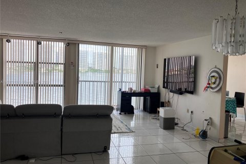 Condo in Sunny Isles Beach, Florida, 2 bedrooms  № 1306471 - photo 7