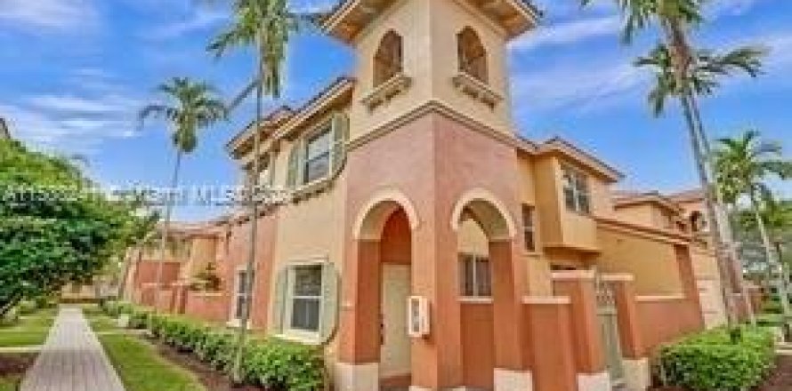 Townhouse in Dania Beach, Florida 3 bedrooms, 129.69 sq.m. № 1232320