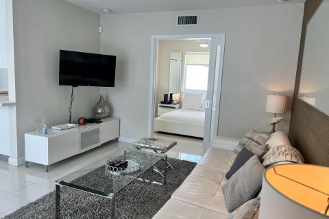 Condo in Pompano Beach, Florida, 1 bedroom  № 968223 - photo 27