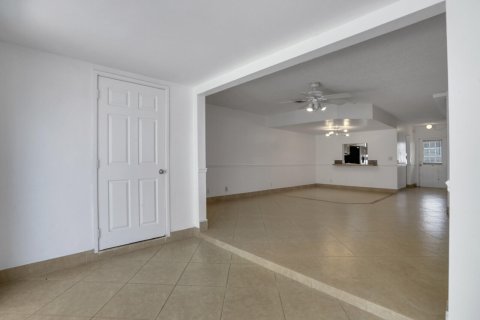 Townhouse in West Palm Beach, Florida 2 bedrooms, 144.37 sq.m. № 1174295 - photo 16