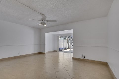 Townhouse in West Palm Beach, Florida 2 bedrooms, 144.37 sq.m. № 1174295 - photo 19