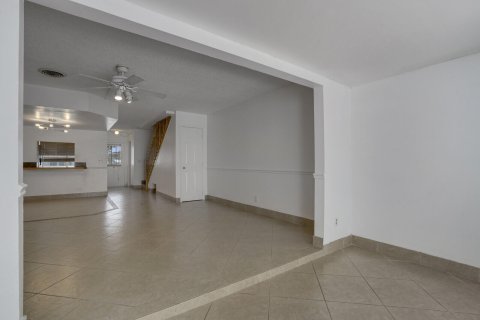 Townhouse in West Palm Beach, Florida 2 bedrooms, 144.37 sq.m. № 1174295 - photo 15