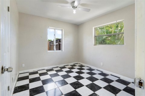 House in Hollywood, Florida 3 bedrooms, 111.48 sq.m. № 1160859 - photo 4