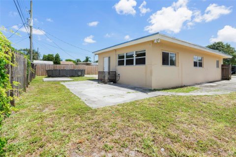 Villa ou maison à vendre à Hollywood, Floride: 3 chambres, 111.48 m2 № 1160859 - photo 1