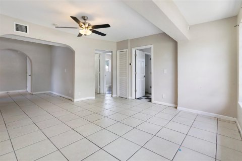 House in Hollywood, Florida 3 bedrooms, 111.48 sq.m. № 1160859 - photo 15