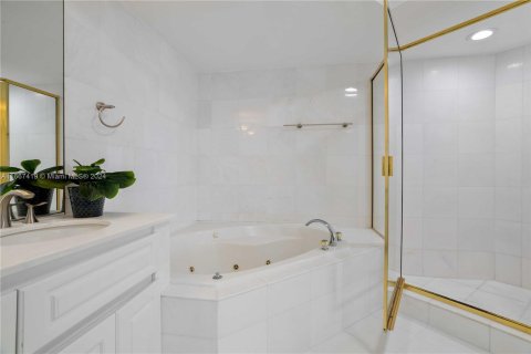 Copropriété à vendre à Miami Beach, Floride: 2 chambres, 133.78 m2 № 1386095 - photo 23