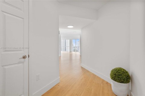 Condo in Miami Beach, Florida, 2 bedrooms  № 1386095 - photo 15