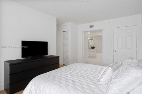 Condo in Miami Beach, Florida, 2 bedrooms  № 1386095 - photo 21