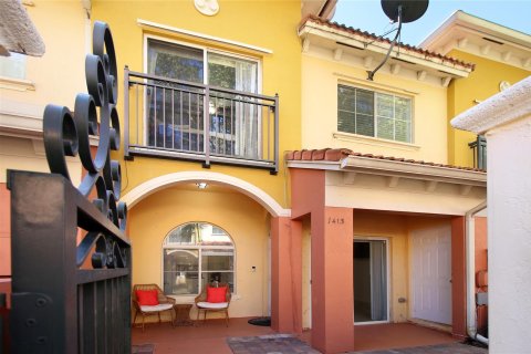 Touwnhouse à vendre à North Lauderdale, Floride: 3 chambres, 113.71 m2 № 923987 - photo 1
