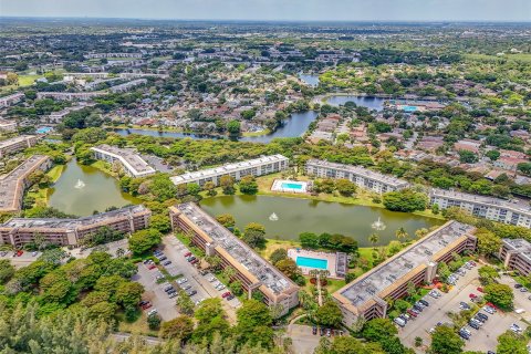 Condo in Coconut Creek, Florida, 2 bedrooms  № 1135467 - photo 8