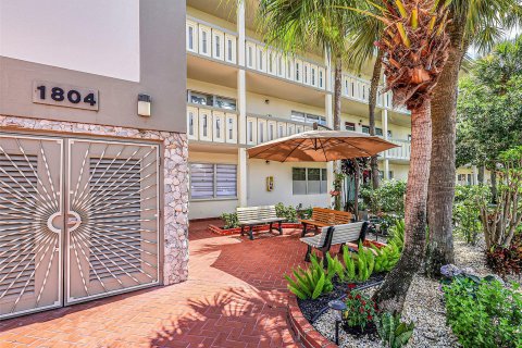 Condo in Coconut Creek, Florida, 2 bedrooms  № 1135467 - photo 1