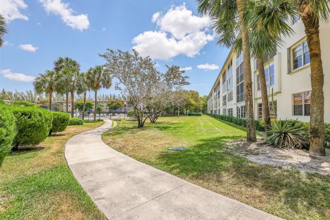 Condo in Coconut Creek, Florida, 2 bedrooms  № 1135467 - photo 17