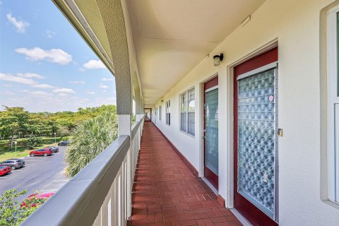 Condo in Coconut Creek, Florida, 2 bedrooms  № 1135467 - photo 22