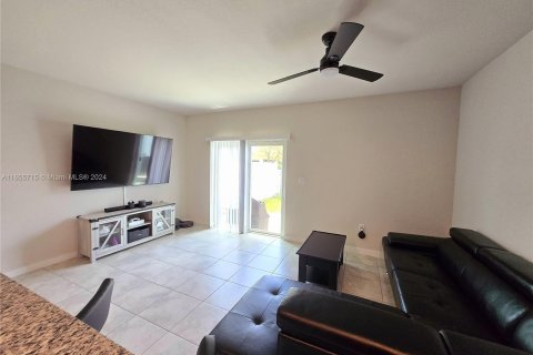 Adosado en venta en Florida City, Florida, 3 dormitorios, 132.39 m2 № 1357233 - foto 10