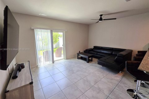 Adosado en venta en Florida City, Florida, 3 dormitorios, 132.39 m2 № 1357233 - foto 9