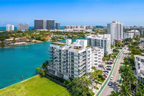 Condo in Bay Harbor Islands, Florida, 2 bedrooms  № 1357279 - photo 6