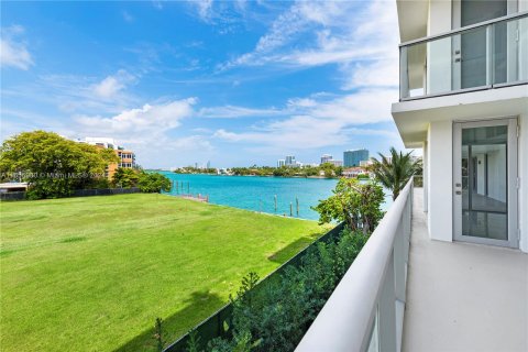 Condominio en alquiler en Bay Harbor Islands, Florida, 2 dormitorios, 106.84 m2 № 1357279 - foto 10