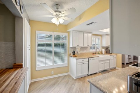 Condo in New Port Richey, Florida, 2 bedrooms  № 1264553 - photo 9