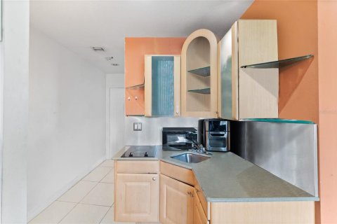 Condo in Orlando, Florida, 2 bedrooms  № 1317385 - photo 4