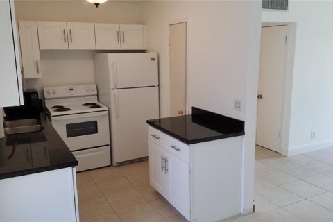 Condo in Hollywood, Florida, 2 bedrooms  № 1092692 - photo 9