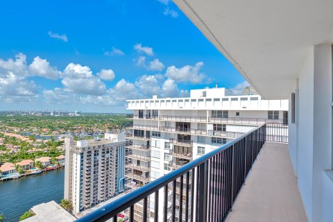 Copropriété à vendre à Hollywood, Floride: 2 chambres, 102.19 m2 № 1078005 - photo 17