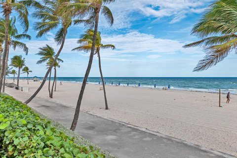 Condo in Hollywood, Florida, 2 bedrooms  № 1078005 - photo 27