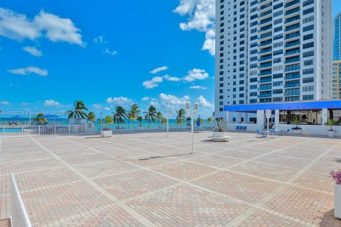 Copropriété à vendre à Hollywood, Floride: 2 chambres, 102.19 m2 № 1078005 - photo 20