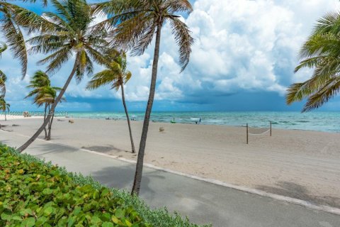 Condo in Hollywood, Florida, 2 bedrooms  № 1078005 - photo 30