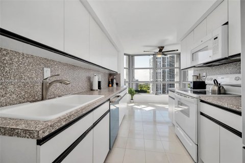 Condominio en venta en Aventura, Florida, 2 dormitorios, 126.44 m2 № 1293021 - foto 13