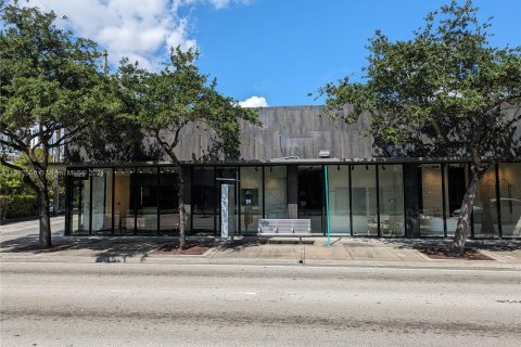 Propiedad comercial en venta en Miami, Florida № 1181851 - foto 2