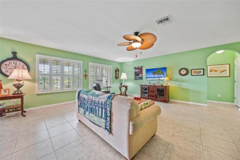 Villa ou maison à vendre à Punta Gorda, Floride: 4 chambres, 217.3 m2 № 1342358 - photo 4