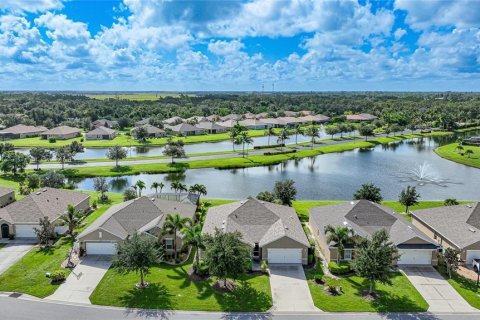 Villa ou maison à vendre à Punta Gorda, Floride: 4 chambres, 217.3 m2 № 1342358 - photo 2