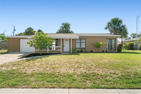 Villa ou maison à vendre à Punta Gorda, Floride: 2 chambres, 83.8 m2 № 1314654 - photo 2