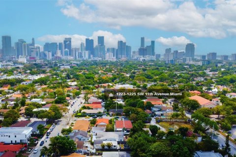 Terreno en venta en Miami, Florida № 1181731 - foto 1