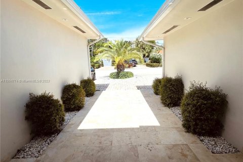 Villa ou maison à vendre à Surfside, Floride: 4 chambres, 184.6 m2 № 912721 - photo 21