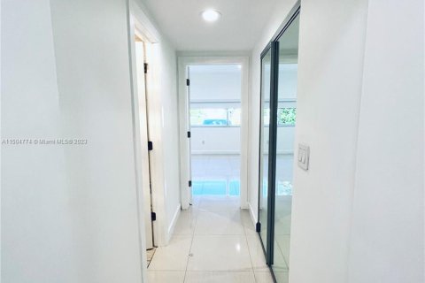 Casa en venta en Surfside, Florida, 4 dormitorios, 184.6 m2 № 912721 - foto 15