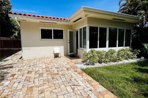 Villa ou maison à vendre à Surfside, Floride: 4 chambres, 184.6 m2 № 912721 - photo 11